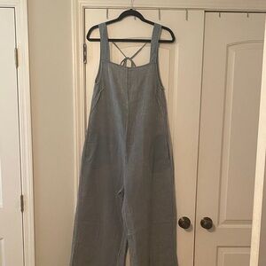 Zenana Outfitters Light Gray Sleeveless Wide-Leg Jumpsuit with Back Tie